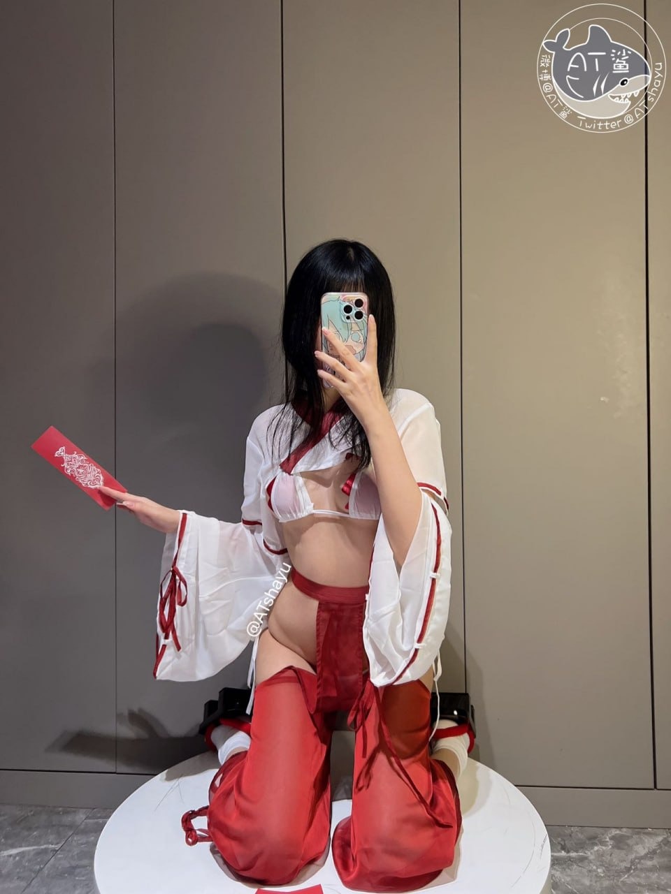 AT鲨 – NO.042 反差巫女[30P1V]-XikXak